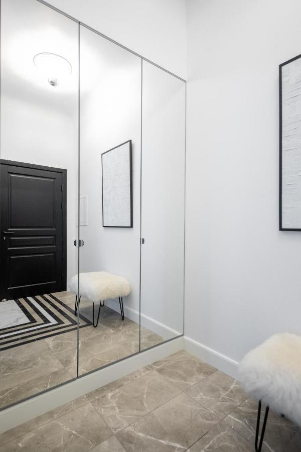 Miro Rooms French - Quiet Chic, Free Private Parking Riga Exterior photo